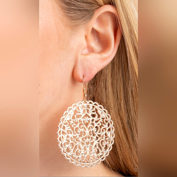 Beautiful Rose Gold Earrings - Picture 1 of 2